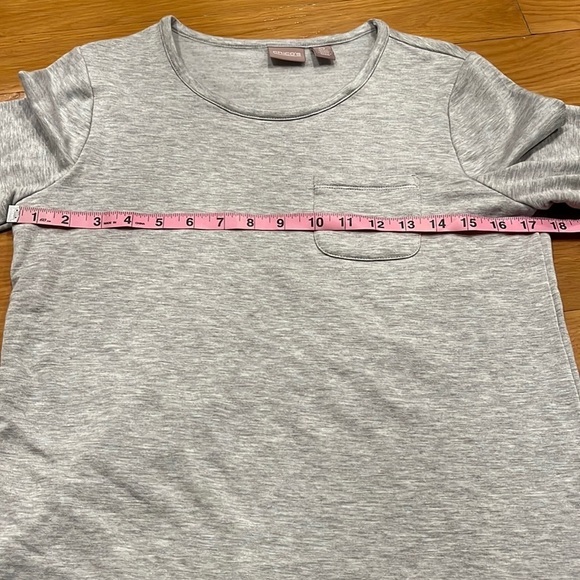 Chico’s gray 3/4 sleeve top with one front pocket size 0(XS). - Picture 6 of 7